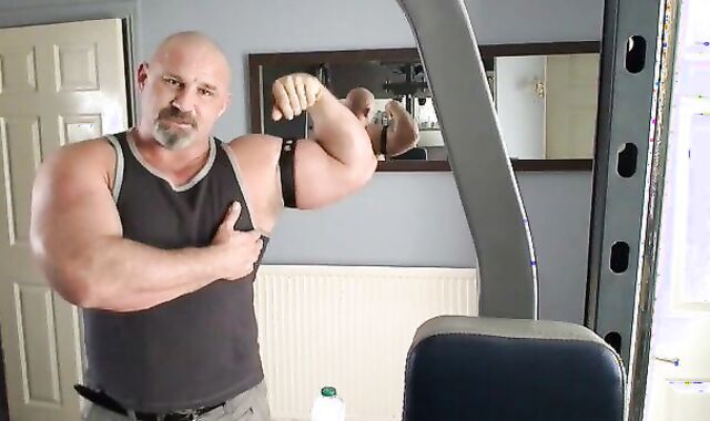 Hefty Muscle Grizzly