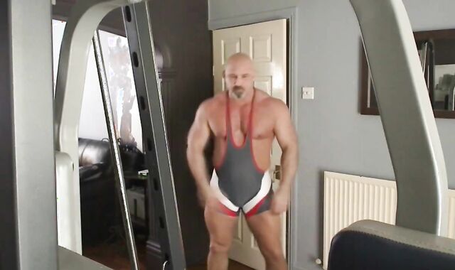 Hefty Muscle Grizzly