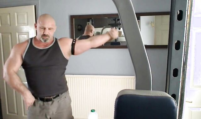 Hefty Muscle Grizzly