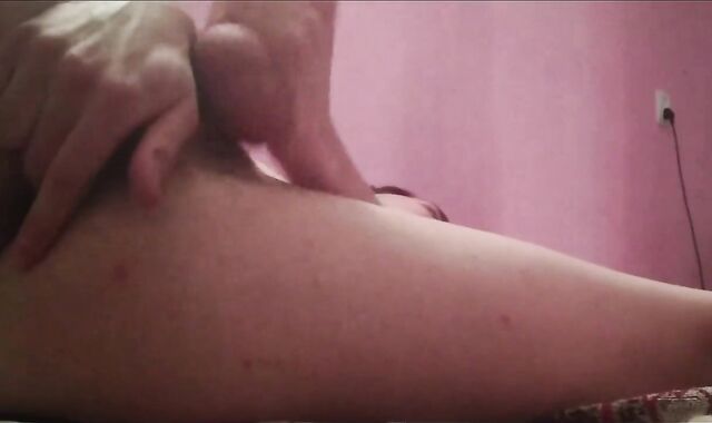 парень соло мастурбирует отверткой, анал, кончает, ласкает себя пальцем