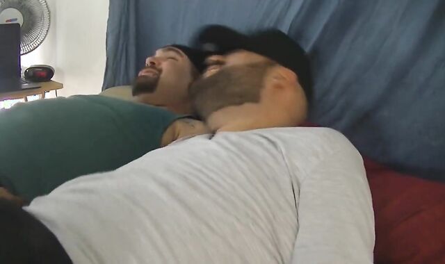 2 Hairy Men Kittled