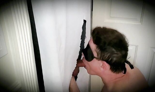 5 Straight/bisexual Guys take Turns Feeding me at my Intimate Gloryhole