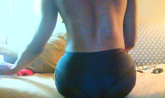 Monstrous Bum Slender Mid-Body