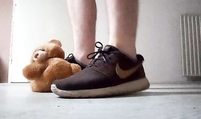 Teenager Nike Roshe Run Shoeplay with Hairy Man Teddy