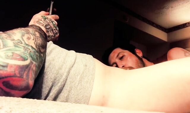 Beautiful Tattoo’d Grindr Bang-Out