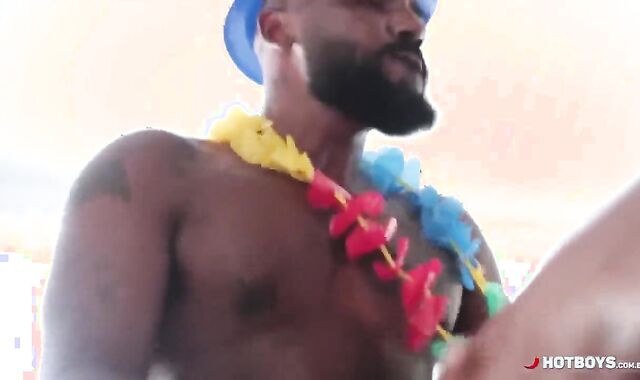 Vitor Guedes & Moreno Super-Steamy