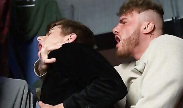 ten-Pounder Check - William Man-Lava with Joey Mills Yankee Fuck-Fest