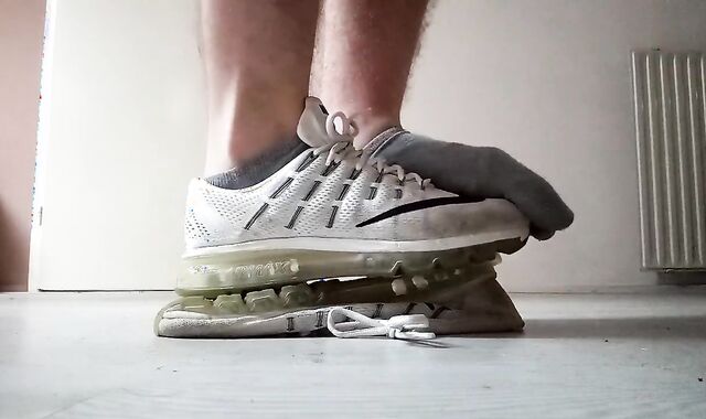 Teenager Nike Air Shoeplay