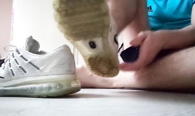 Teenager Nike Air Shoeplay