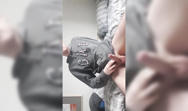 SCHOOL TWUNK MASTURBATES OFF IN BEDROOM