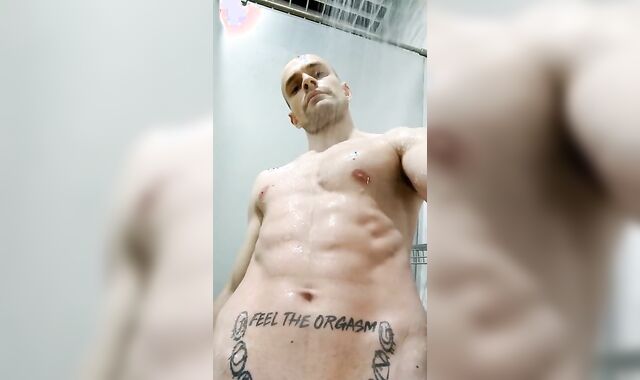 15 Mins Fit Muscled Stud Douche