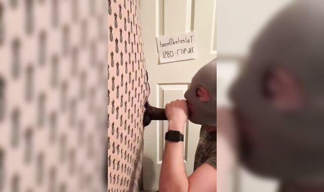 Normal Bbc_giver26 Stops by his Favourite Gloryhole to get some Hatch