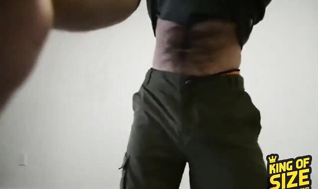 Немного по дрочиваю свой большой член перед экзаменом