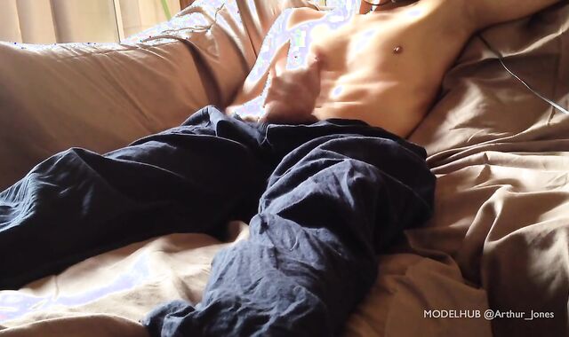 Youthfull Fellow Fap off on the Bed in the Afternoon