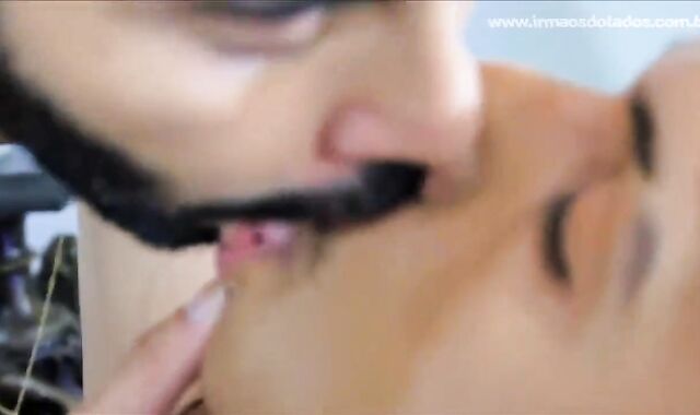 O CURIOSO FOI PEGO NO FLAGRA