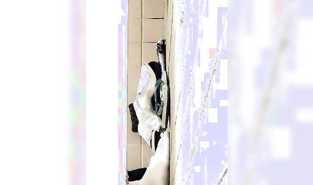 個室トイレに体操服放置　知らない人がそのまま着用オナニー