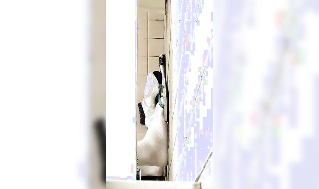 個室トイレに体操服放置　知らない人がそのまま着用オナニー