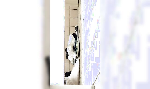 個室トイレに体操服放置　知らない人がそのまま着用オナニー