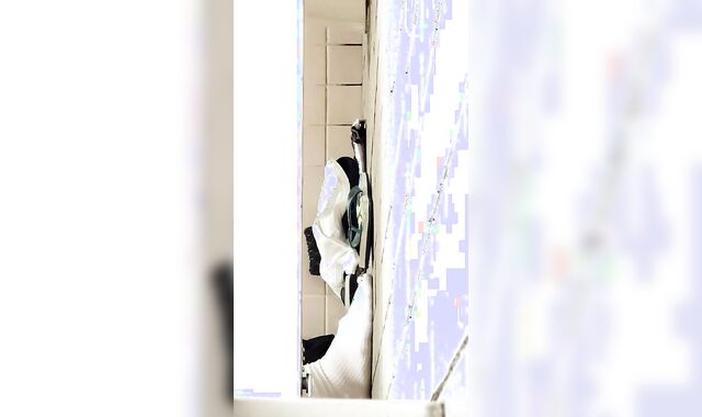 個室トイレに体操服放置　知らない人がそのまま着用オナニー