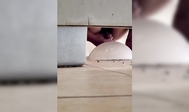 直男厕所撸管打飞机