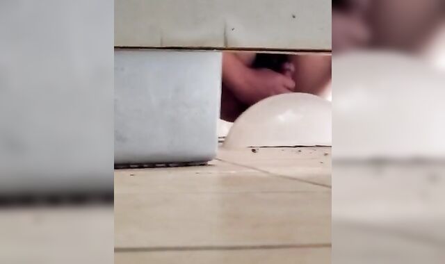 直男厕所撸管打飞机