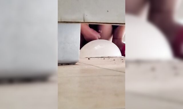 直男厕所撸管打飞机