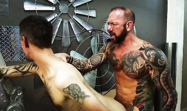 HUMUNGOUS FUCK-STICK Muscle Dad Vic Rocco Smashes Stud Rock-Hard!!