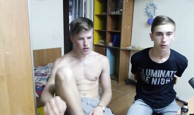 Manuelmoranmoran Hermanos Enseñando Booty Desnudos En La Web