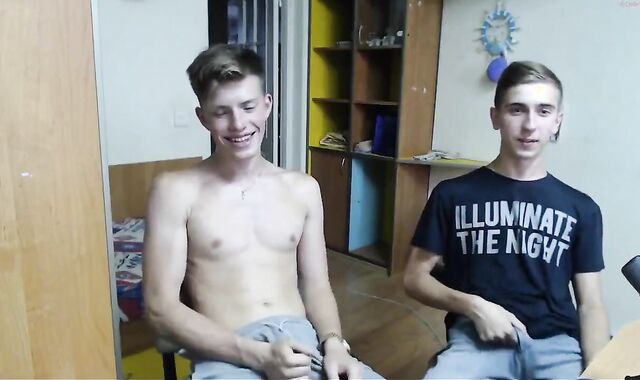 Manuelmoranmoran Hermanos Enseñando Booty Desnudos En La Web