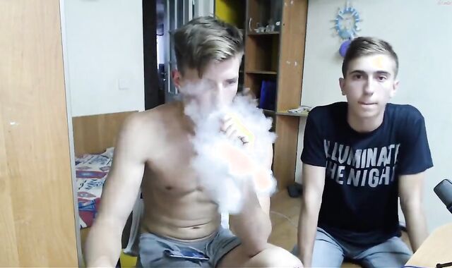 Manuelmoranmoran Hermanos Enseñando Booty Desnudos En La Web