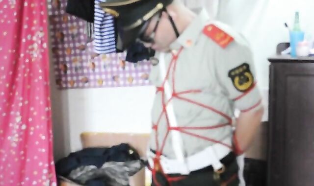 警服调教中年帅叔叔捆绑口交吃精