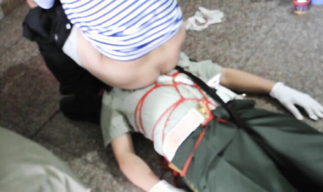 警服调教中年帅叔叔捆绑口交吃精