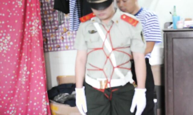 警服调教中年帅叔叔捆绑口交吃精