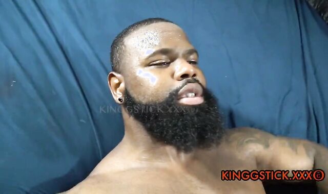 HUGE MEATY BACKSIDE STUD GETS PENETRATE BY GIGANTIC MAN MEAT