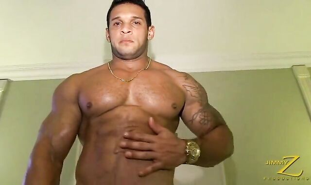 Bodybuilder Gil Baiano Solo