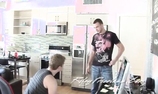 Segredos: Esposa Saiu, Ficou Sozinho Com O Cunhado, Aproveitaram E Foram Flagrado Pela Esposa.