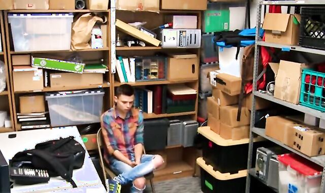 Mall Cop pulverizes barely legal age teenie Shoplifter