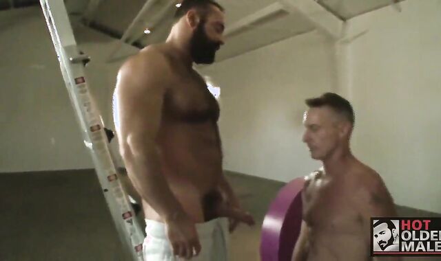 Brad Kalvo Bercy Hairy Man Plower 01