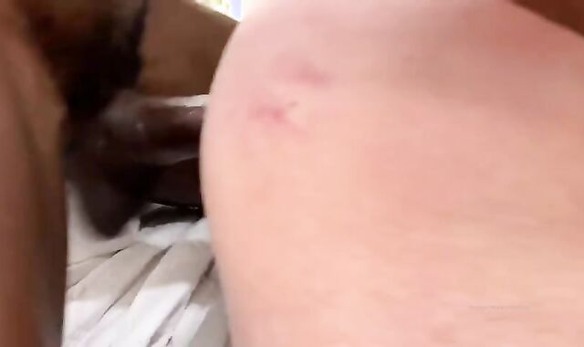 giant ten-Pounder dudes're Smoking & Frolicking Around