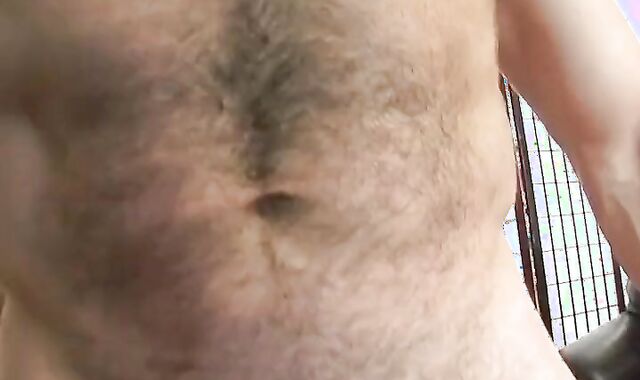 Mustache coach Feeds ten-Pounder