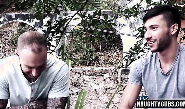 Tat faggot Spin Flop And money-shot