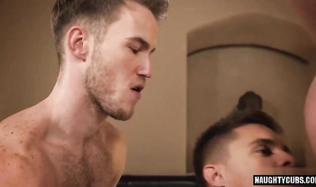 super-cute queer three And gravy fountain