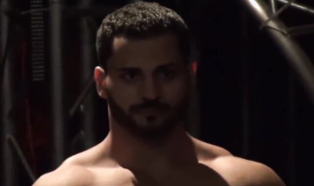 enthralling Grappling masculines: Reeves Vs Vine