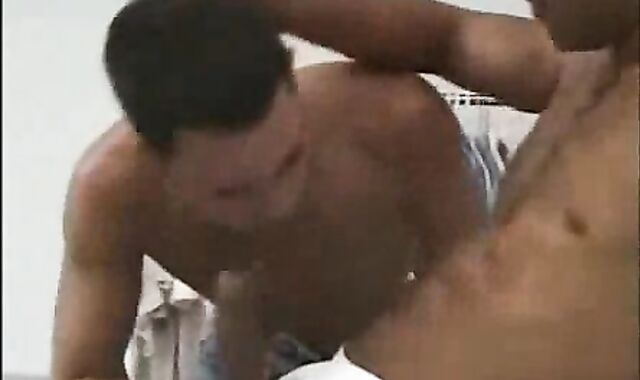 2 crazy masculines strike In The Laundromat