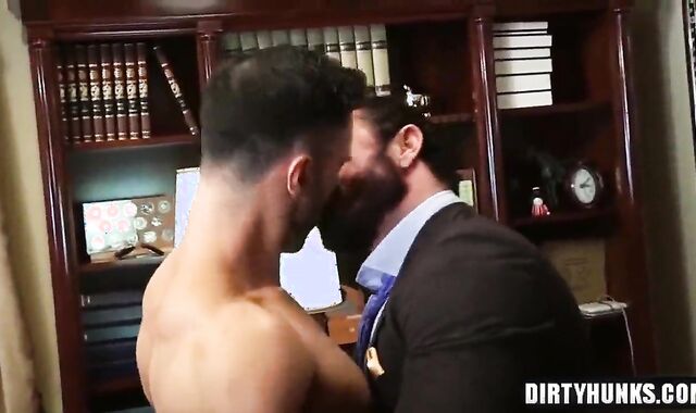 Jessy Ares hefty Manager Plower