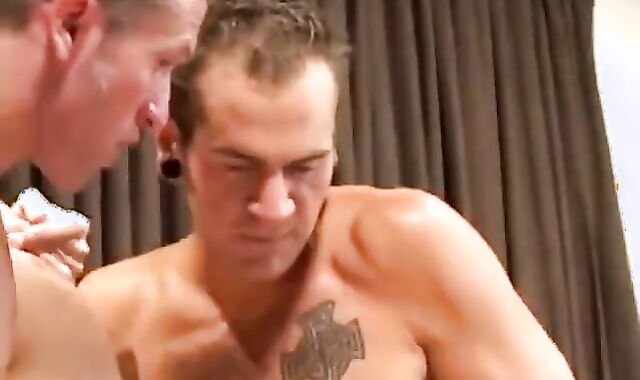 Justin's wet DOUBLE PENETRATION