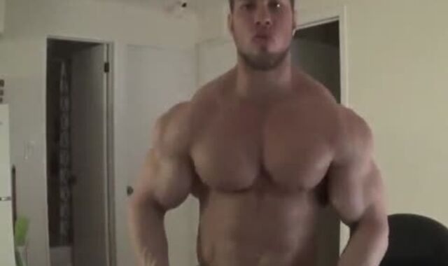 Bodybuilder Displays His finest