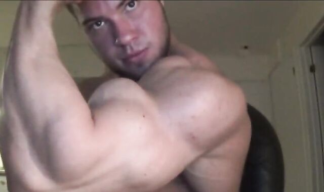 Bodybuilder Displays His finest
