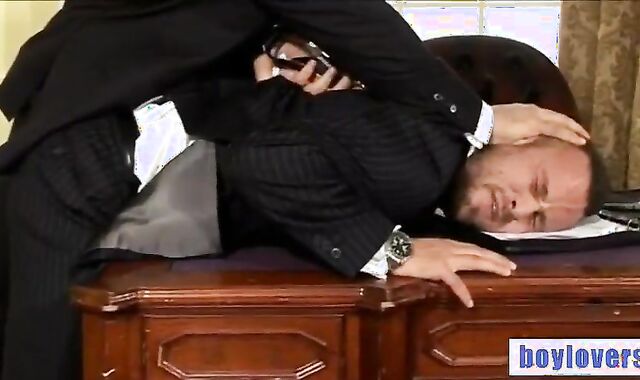 Bodyguard pulverizing Officer fellow