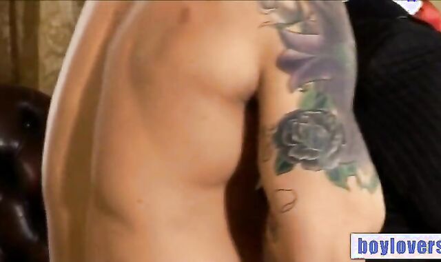 Bodyguard pulverizing Officer fellow